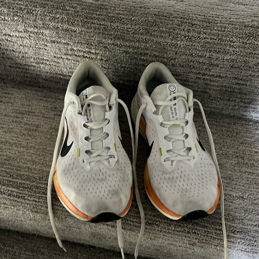 Woman’s nike 10.5